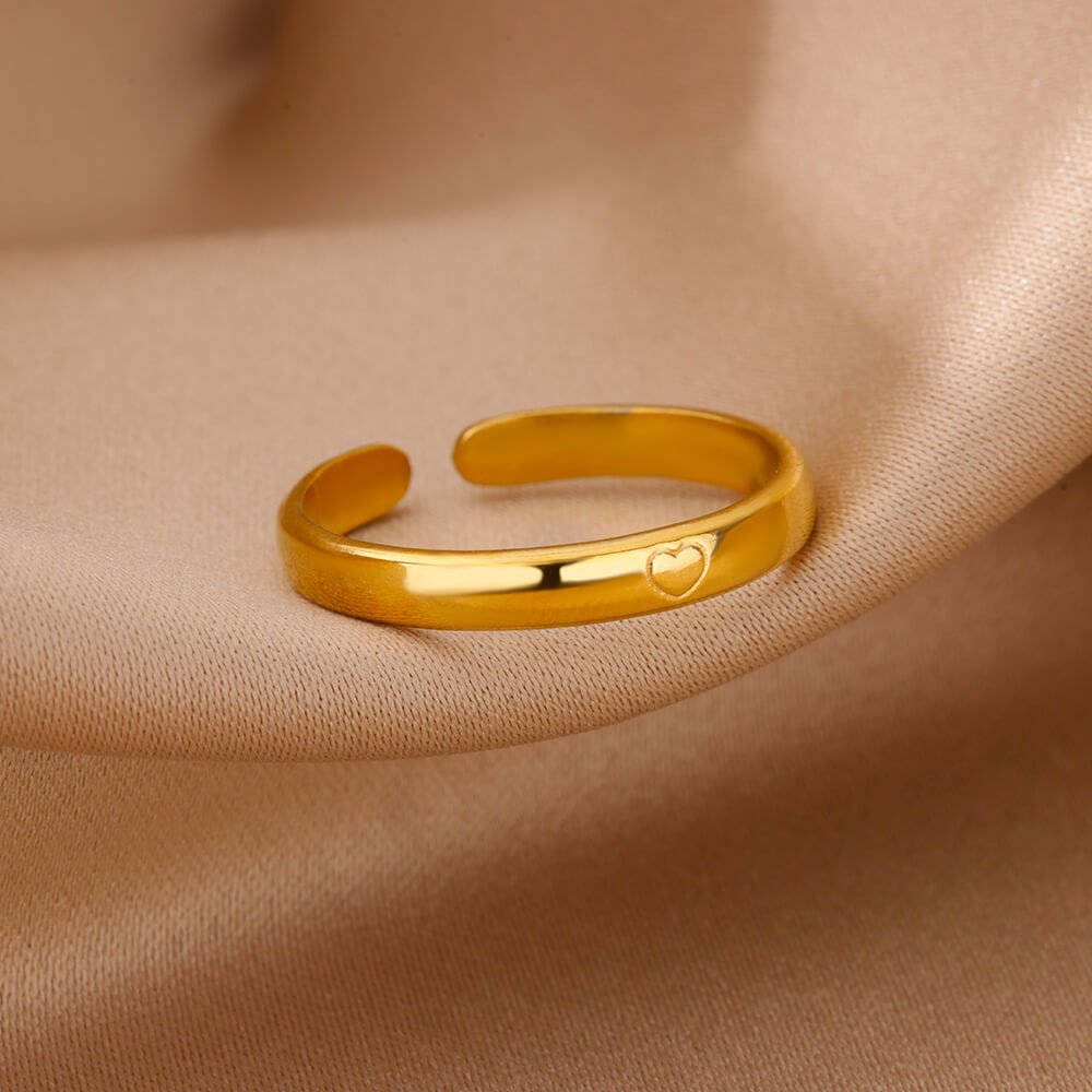 Leiannora | 18K Gold Love Ring