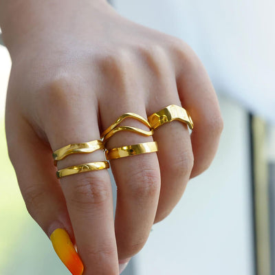 Leiannora | 18K Gold Love Ring