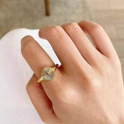 Rizavelle | Sunburst Ring in 18K Gold