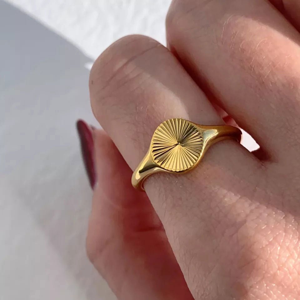 Rizavelle | Sunburst Ring in 18K Gold