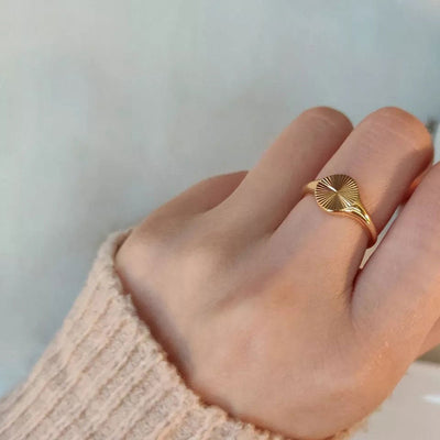 Rizavelle | Sunburst Ring in 18K Gold