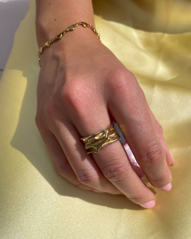 Jaylinette | Large Ring in 18K Gold
