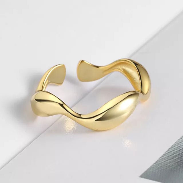 Carisseya | Wave Ring in 18K Gold