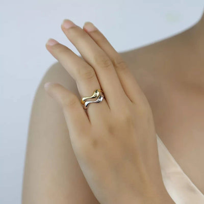 Carisseya | Wave Ring in 18K Gold